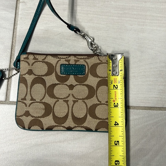 Coach wristlet - Picture 7 of 7